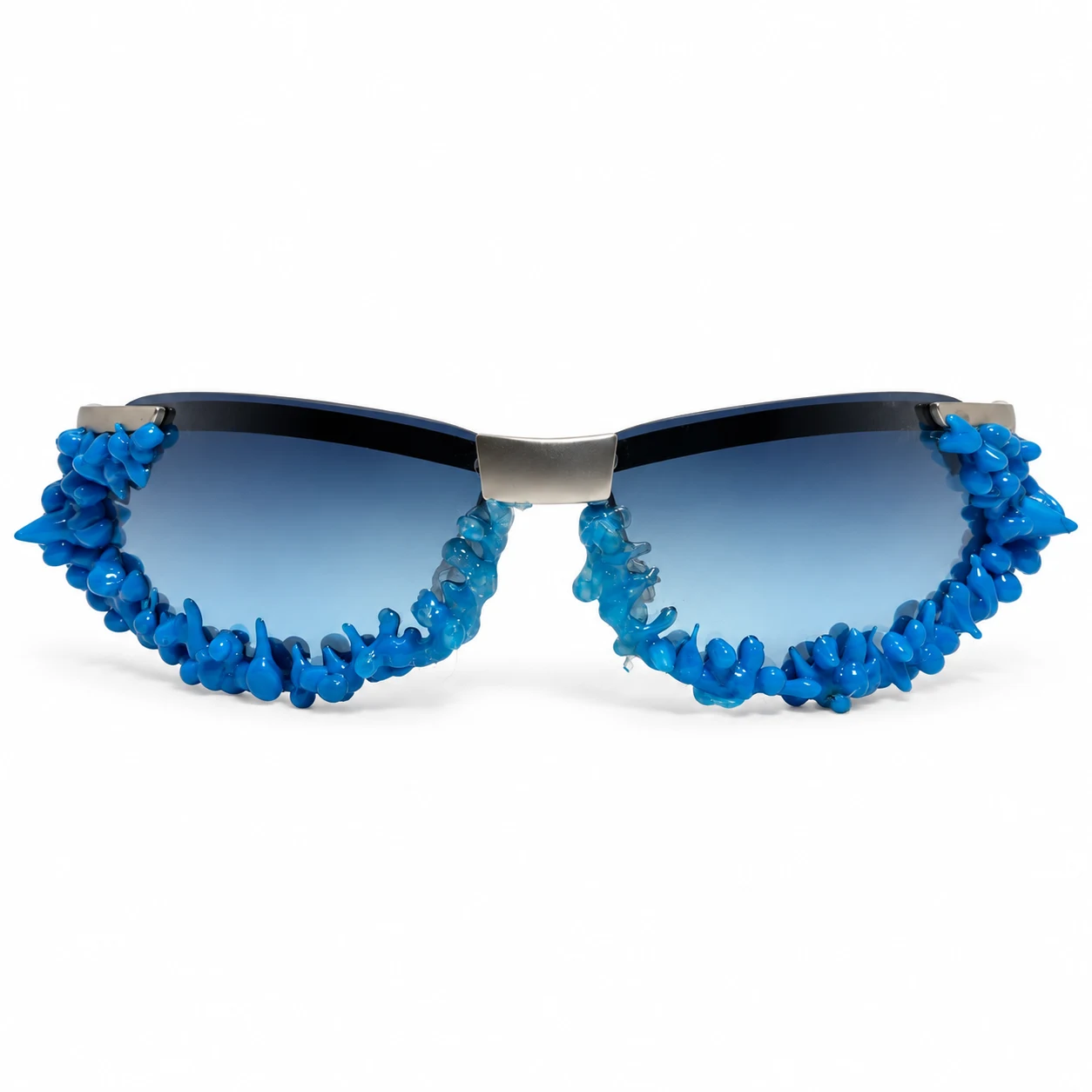 Occhiali Ocean Blue di Blu Tear: decorazioni blu e lenti blu sfumate, vista frontale.